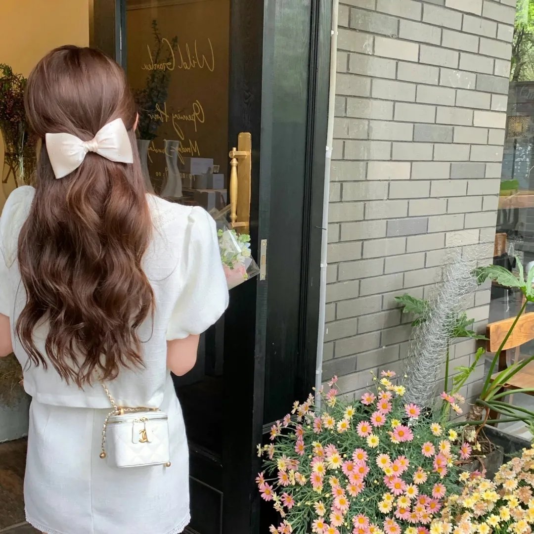 雏燕鸣春